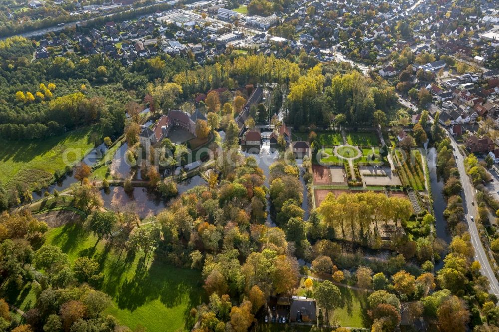 Aerial image Rheda-Wiedenbrück - Rheda Castle with the Castle Park in Rheda-Wiedenbrück in the state of North Rhine-Westphalia