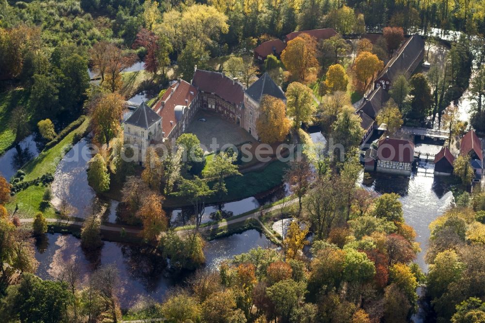 Rheda-Wiedenbrück from the bird's eye view: Rheda Castle with the Castle Park in Rheda-Wiedenbrück in the state of North Rhine-Westphalia