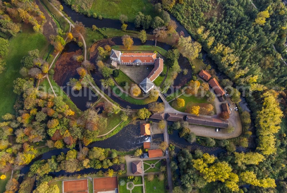 Aerial photograph Rheda-Wiedenbrück - Rheda Castle with the Castle Park in Rheda-Wiedenbrück in the state of North Rhine-Westphalia