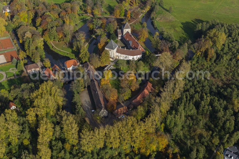 Rheda-Wiedenbrück from the bird's eye view: Rheda Castle with the Castle Park in Rheda-Wiedenbrück in the state of North Rhine-Westphalia