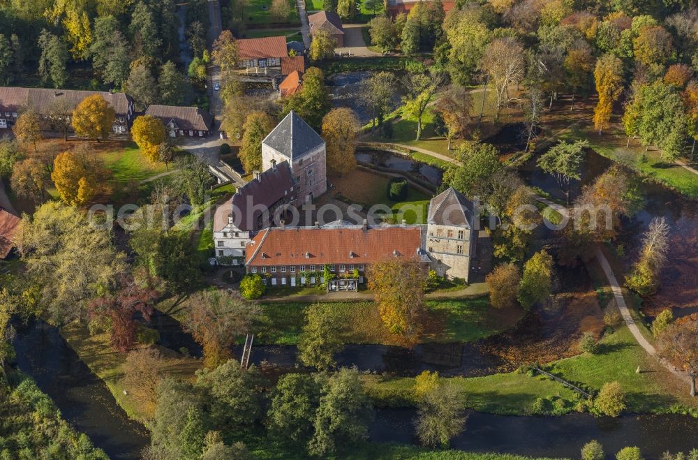 Rheda-Wiedenbrück from the bird's eye view: Rheda Castle with the Castle Park in Rheda-Wiedenbrück in the state of North Rhine-Westphalia