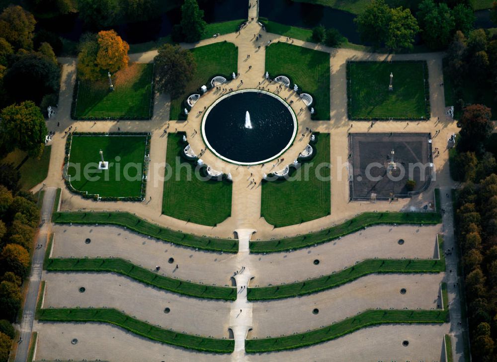 Aerial image Potsdam - Schloss Sanssouci mit den Weinbergterrassen als Teil der Parkanlage in Potsdam-Bornstedt. Das Schloß und der Schlosspark gehört zum Weltkulturerbe der UNESCO. The UNESCO World Cultural Heritage Sanssouci Palace and the park in Potsdam-Bornstedt.