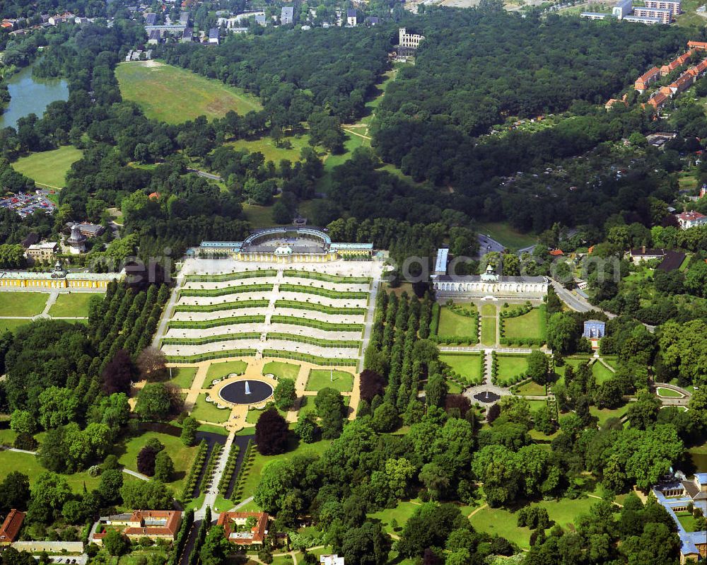 Aerial photograph Potsdam - Schloss Sanssouci mit den Weinbergterrassen als Teil der Parkanlage in Potsdam-Bornstedt. Das Schloß und der Schlosspark gehört zum Weltkulturerbe der UNESCO. The UNESCO World Cultural Heritage Sanssouci Palace and the park in Potsdam-Bornstedt.