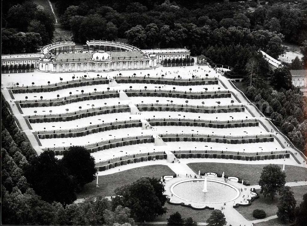 Potsdam from the bird's eye view: Schloß Sanssouci in Potsdam.