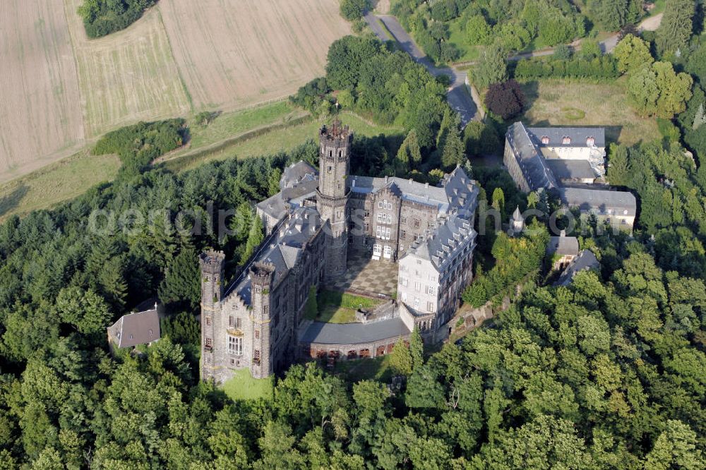 Balduinstein from above - Blick auf das Schloss Schaumburg nahe der Ortschaft Balduinstein in Rheinland- Pfalz. Die Schlossanlage wurde im 12. Jahrhundert errichtet. View to the castle Schaumburg near the village Balduinstein in Rhineland-Palatinate. The castle was built in the 12.century.