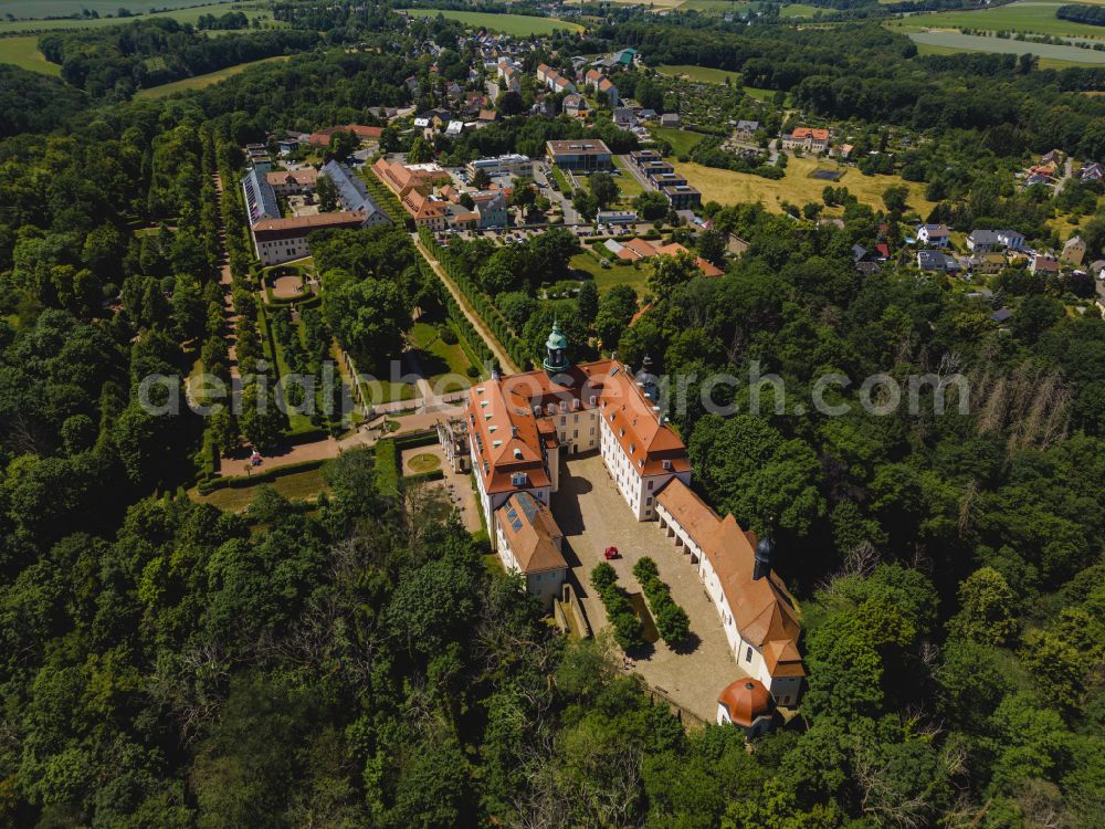 Aerial photograph Lichtenwalde - Building complex in the park of the castle Schloss and Park Lichtenwalde in Lichtenwalde in the state Saxony, Germany