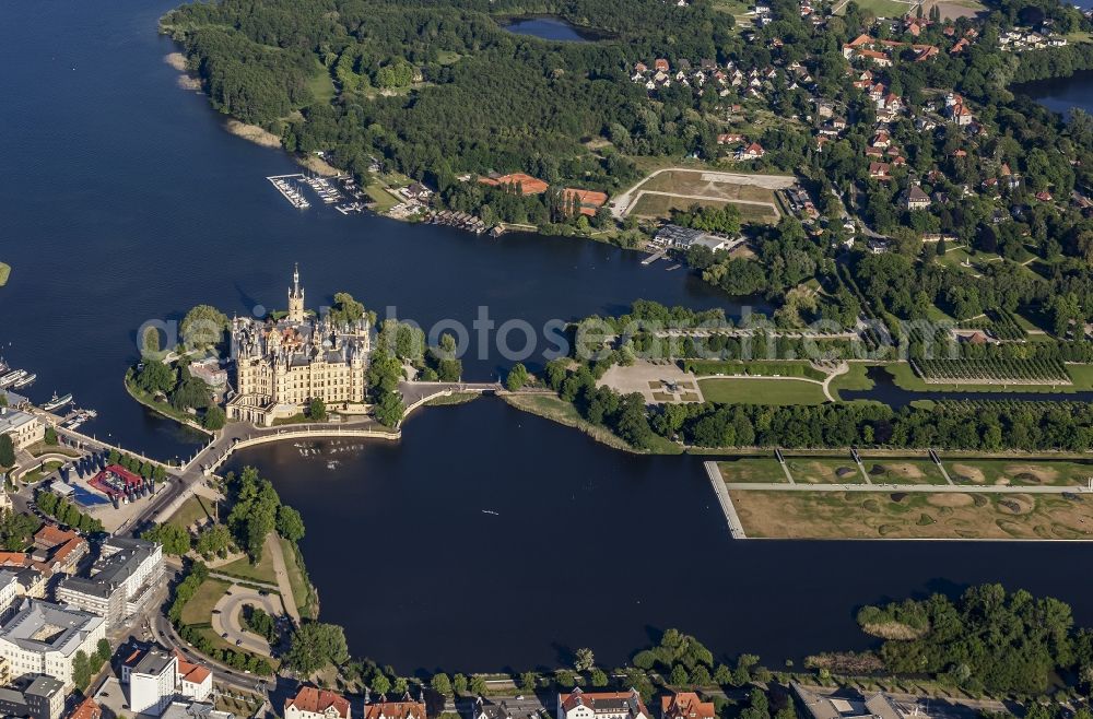 Aerial image Schwerin - Castle with castle Park and Castle lake in Schwerin in the federal state Mecklenburg-West Pomerania. The Schweriner castle is a seat of the Landtag in Meck-Pom