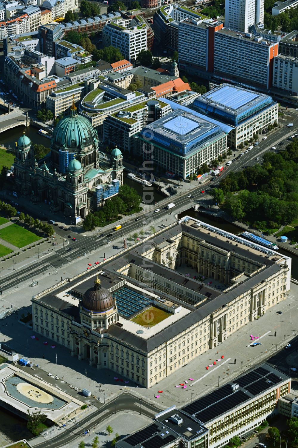 Berlin from the bird's eye view: Construction site for the new building the largest and most important cultural construction of the Federal Republic, the building of the Humboldt Forum in the form of the Berlin Palace