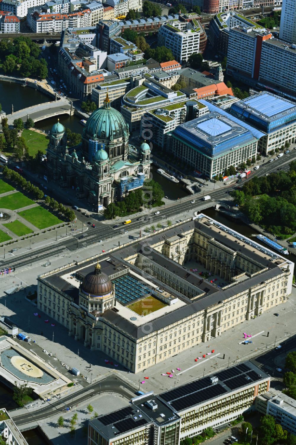 Aerial image Berlin - Construction site for the new building the largest and most important cultural construction of the Federal Republic, the building of the Humboldt Forum in the form of the Berlin Palace