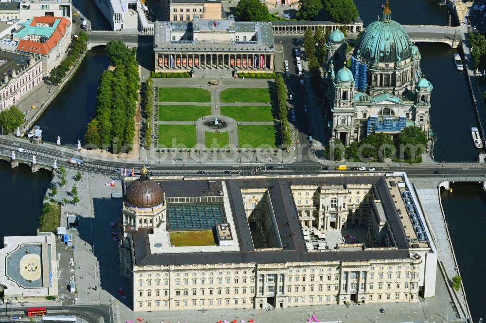 Berlin from the bird's eye view: Construction site for the new building the largest and most important cultural construction of the Federal Republic, the building of the Humboldt Forum in the form of the Berlin Palace