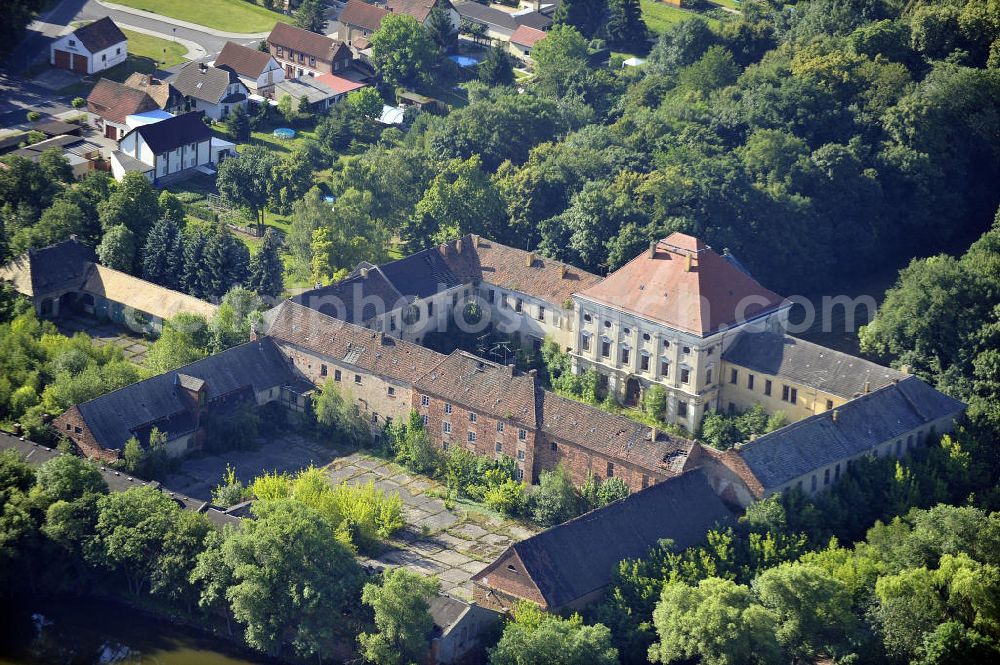 Aerial image Wölkau - Das Schloss Schönwölkau in Wölkau, Sachsen. Es ist in Privatbesitz und kann nur von Außen besichtigt werden. Castle Woelkau in Schoenwoelkau, Saxony. It is Wolfgang Gerbere property and can only be viewed from the outside.