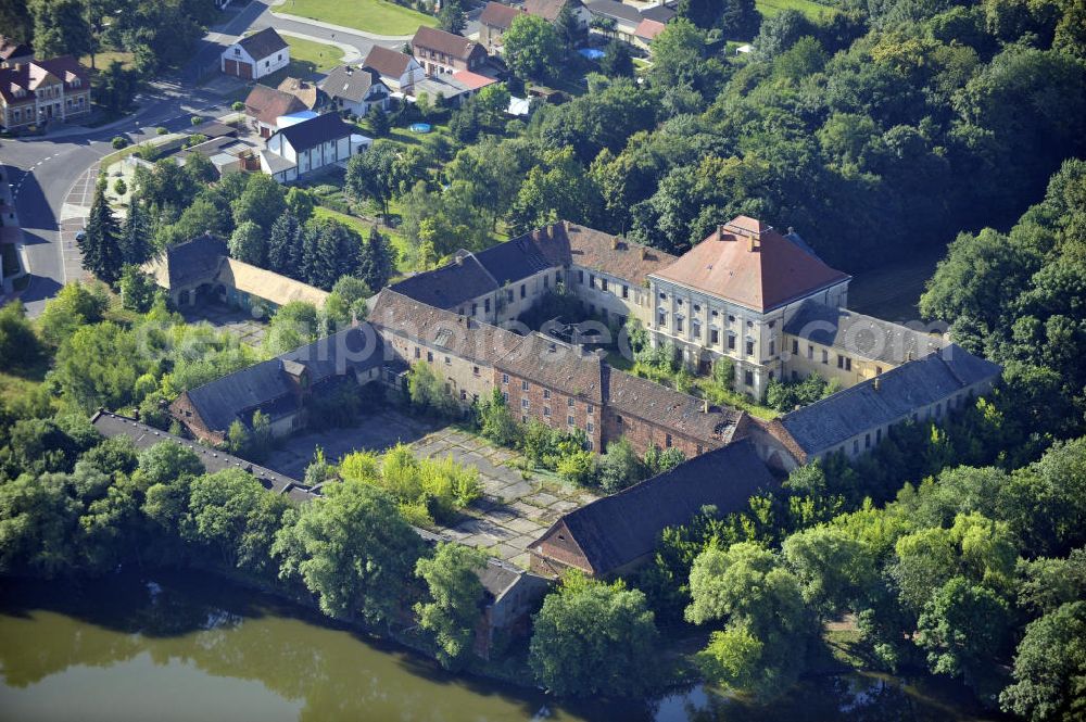 Aerial photograph Wölkau - Das Schloss Schönwölkau in Wölkau, Sachsen. Es ist in Privatbesitz und kann nur von Außen besichtigt werden. Castle Woelkau in Schoenwoelkau, Saxony. It is Wolfgang Gerbere property and can only be viewed from the outside.