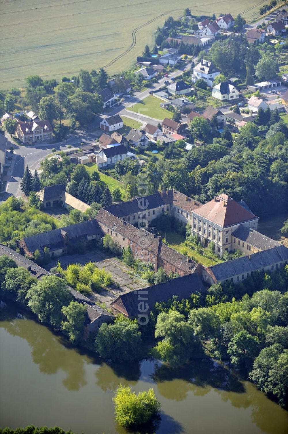 Wölkau from above - Das Schloss Schönwölkau in Wölkau, Sachsen. Es ist in Privatbesitz und kann nur von Außen besichtigt werden. Castle Woelkau in Schoenwoelkau, Saxony. It is Wolfgang Gerbere property and can only be viewed from the outside.