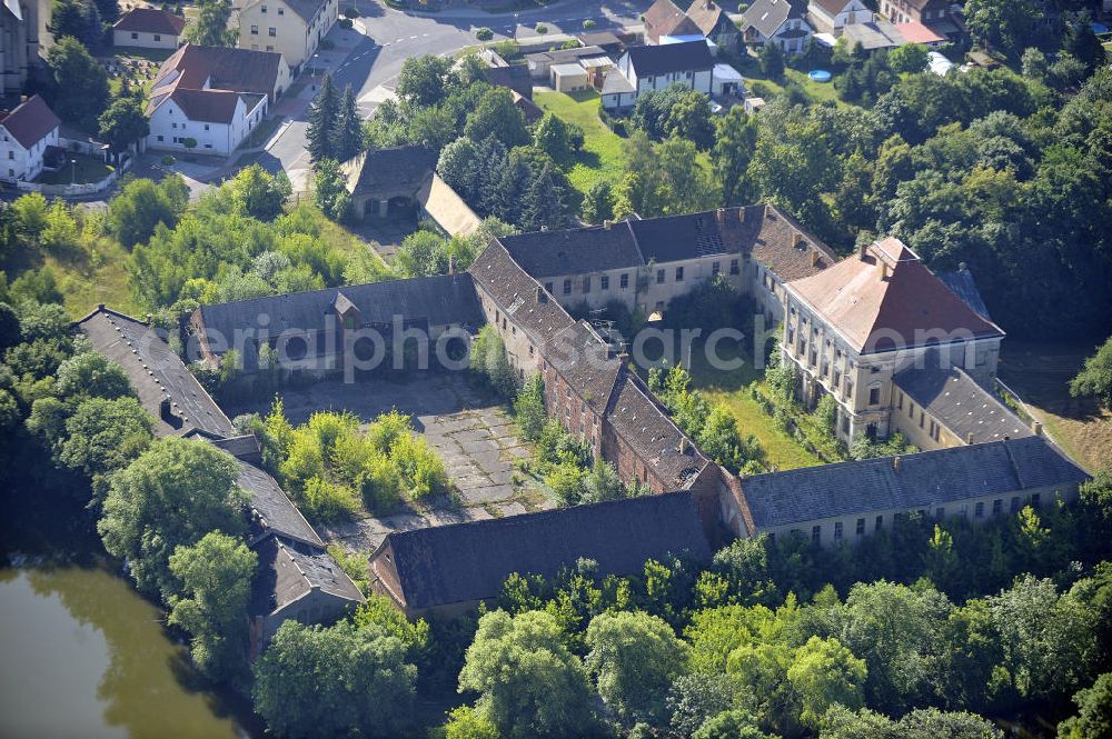 Wölkau from the bird's eye view: Das Schloss Schönwölkau in Wölkau, Sachsen. Es ist in Privatbesitz und kann nur von Außen besichtigt werden. Castle Woelkau in Schoenwoelkau, Saxony. It is Wolfgang Gerbere property and can only be viewed from the outside.