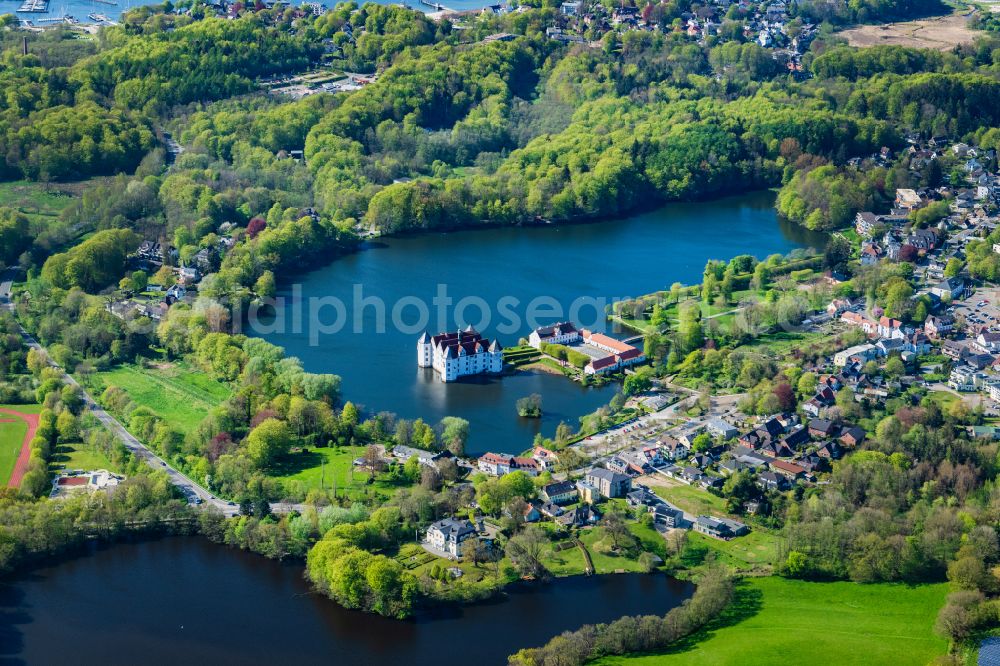 Aerial photograph Glücksburg - Castle lake with moated castle in Gluecksburg in Schleswig-Holstein, Germany