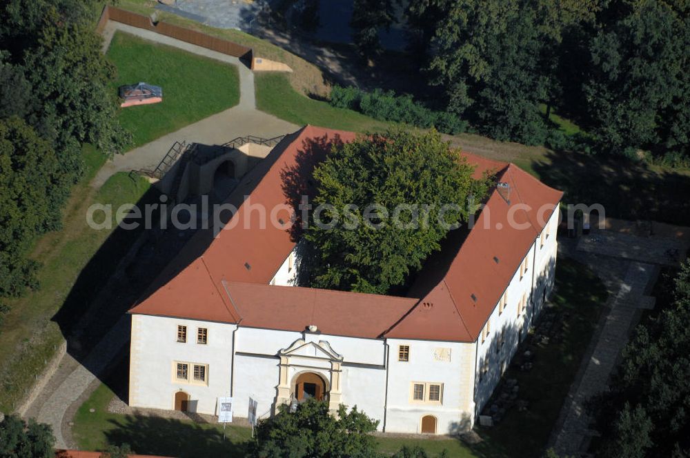 Aerial image Senftenberg - Die Renaissancefestung Senftenberg stammt aus dem 16. Jahrhundert. Sie ist das letzte erhaltene Bau- und Bodendenkmal ihrer Art in Deutschland und beherbergt das Museum des Landkreises Oberspreewald Lausitz. Kontakt: +49(0)3573 2628, Email: museum-senftenberg@museum-osl.de