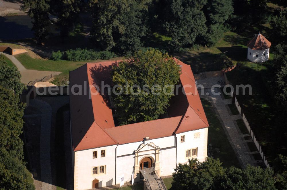 Aerial image Senftenberg - Die Renaissancefestung Senftenberg stammt aus dem 16. Jahrhundert. Sie ist das letzte erhaltene Bau- und Bodendenkmal ihrer Art in Deutschland und beherbergt das Museum des Landkreises Oberspreewald Lausitz. Kontakt: +49(0)3573 2628, Email: museum-senftenberg@museum-osl.de