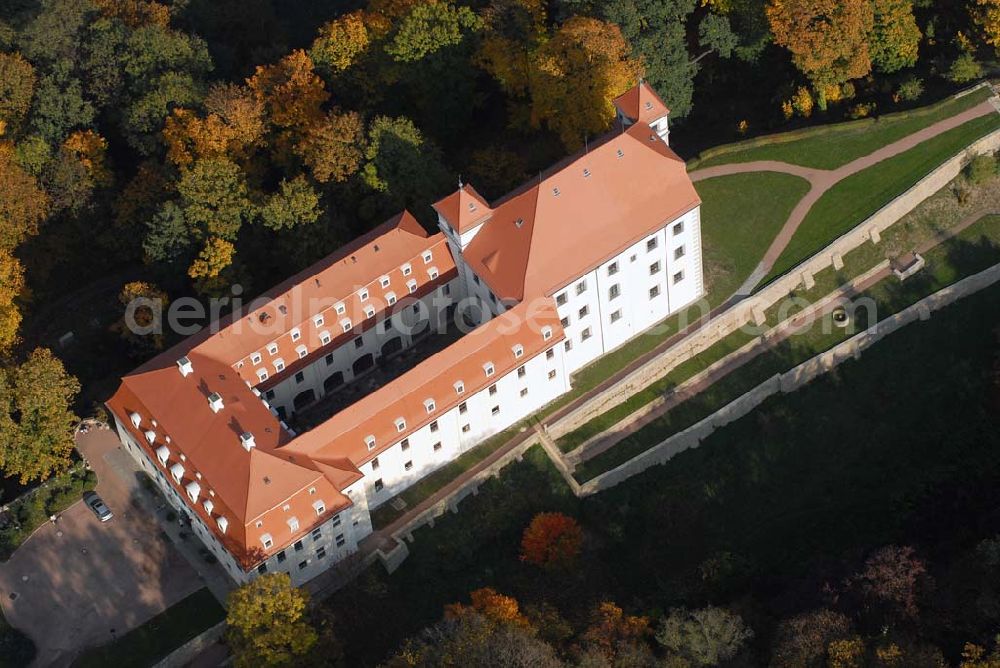 Aerial photograph Meißen - Blick auf die Sächsische Akademie für Lehrerfortbildung (Schloss Siebeneichen) am Siebeneichener Schloßberg 2, 01662 Meißen - Tel.: (03521) 41270 - Fax.: (03521) 412760. Das Schloß Siebeneichen , durch Ernst von Miltitz um 1550 erbaut, ist von einem Park mit prächtigen Bäumen umgeben. dirk.vatterott@salf.smk.sachsen.de