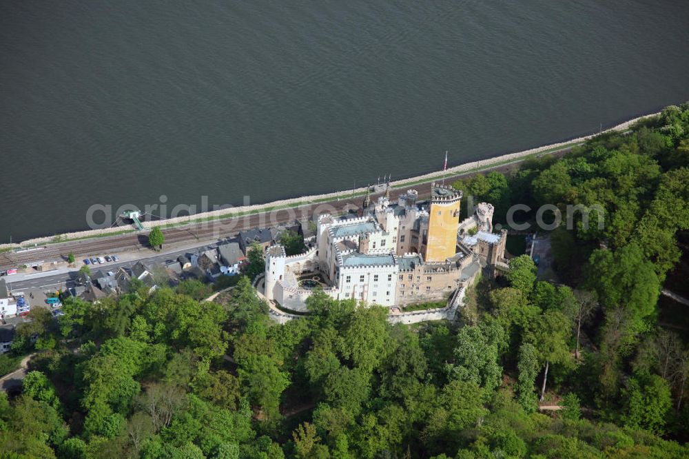 Koblenz Stolzenfels from above - Blick auf das Schloß Stolzenfels im gleichnamigen Stadtteil von Koblenz gegenüber von Lahnstein an der Mündung der Lahn. Das Schloss Stolzenfels ist eine ehemalige Zollburg der Trierer Erzbischöfe, erbaut 1242 - 1259. Nach Zerstörung und Verfall wurde die Burg durch den Koblenzer Architekten Johann Claudius von Lassaulx im Stil der Rheinromantik als Schloss wieder aufgebaut. Castle Stolzenfels in the eponymous district of Koblenz.