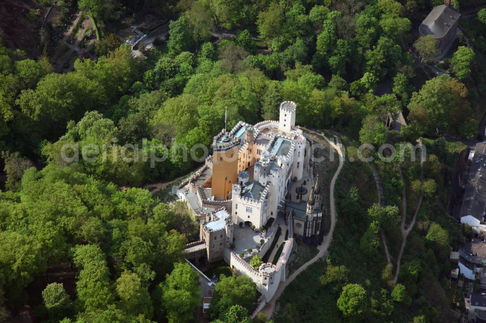 Aerial image Koblenz Stolzenfels - Blick auf das Schloß Stolzenfels im gleichnamigen Stadtteil von Koblenz gegenüber von Lahnstein an der Mündung der Lahn. Das Schloss Stolzenfels ist eine ehemalige Zollburg der Trierer Erzbischöfe, erbaut 1242 - 1259. Nach Zerstörung und Verfall wurde die Burg durch den Koblenzer Architekten Johann Claudius von Lassaulx im Stil der Rheinromantik als Schloss wieder aufgebaut. Castle Stolzenfels in the eponymous district of Koblenz.