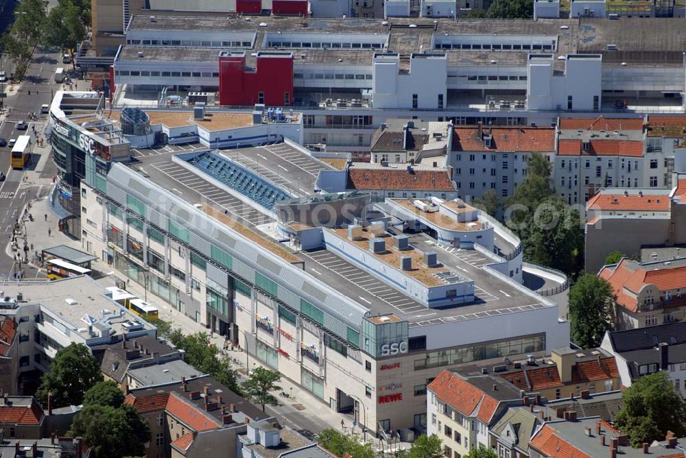 Berlin from the bird's eye view: Blick auf das neu eröffnete Schloss Straßen Center an der Schloßstraße in Berlin-Steglitz. Anschrift: Centermanagement Schloss-Strassen-Center Allianz CenterManagement GmbH,Herr Sönke Nieswandt,Walther-Schreiber-Platz 1,12161 Berlin,Tel.: 030/886 22 95-0,Fax: 030/886 22 95-30,E-Mail: soenke.nieswandt@allianz.de