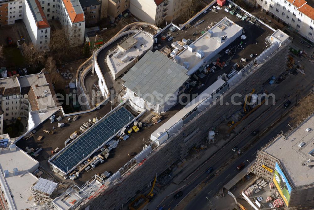 Aerial photograph Berlin - Blick auf das Schloss - Straßen - Center ( SSC ) in Steglitz Berlin. Das Schloss - Straßen - Center wurde Ende März 2007 fertiggestellt und eröffnet. Mit der zentralen Lage direkt am Verkehrsknotenpunkt Walther - Schreiber - Platz und den über 70 Fachgeschäften bietet das Center einen bequemen Einkaufsort für die Einwohner. Kontakt: DTZ Zadelhoff Tie Leung GmbH, Centermanager: Werner Gresens, Walther-Schreiber-Platz 1, 12161 Berlin, Tel.: +49(0)30 886 22 95 0, Fax +49(0)30 886 22 95 30, Email: ssc@donaldsons.de