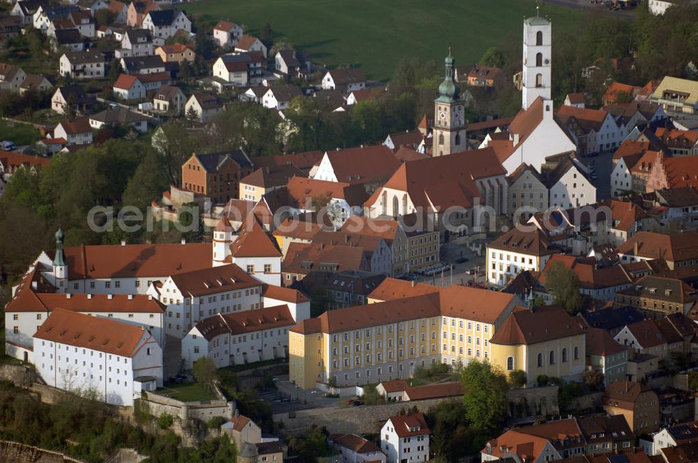 Aerial photograph Sulzbach-Rosenberg - Blick auf das Schloss Sulzbach bzw. Burg Sulzbach. Es galt bereits im 8. Jahrhundert zum bedeutenden Herschaftszentrum auf dem Nordgau. Bis in das 12.Jahrhundurt wurde es als Burg genutzt und danach stetig zum Schloss umgebaut und erweitert. Kontakt: Tourist-Information + Kulturwerkstatt, Luitpoldplatz 25, 92237 Sulzbach-Rosenberg, Tel. +49(0)9661 510-110, 180 und 163, Fax +49(0)9661 510-208, E-Mail: tourist-info@Sulzbach-Rosenberg.de und kulturwerkstatt@Sulzbach-Rosenberg.de