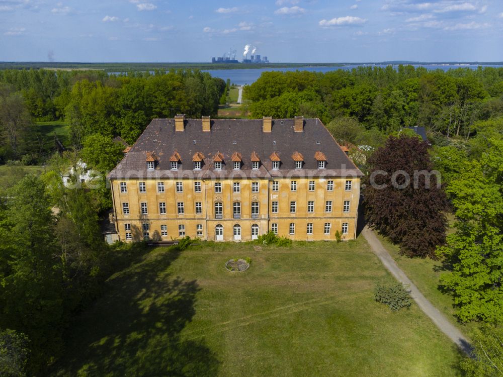 Aerial image Boxberg/Oberlausitz - The New Uhyst Castle is located on the northern edge of the town of the same name, Uhyst, in the Saxon district of Goerlitz. It is close to the Spree, which flows through the town, and borders the Baerwalder See landscape park. The castle, which is now empty, includes a baroque garden and an English landscape park, in the state of Saxony, Germany