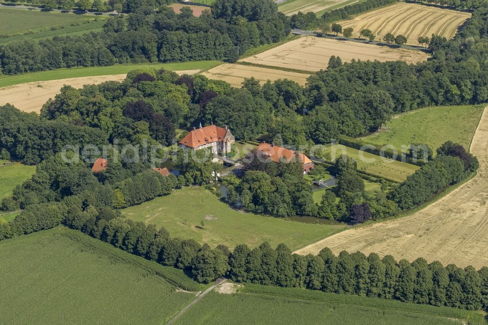 Ahlen from the bird's eye view: View the Haus Vorhelm in Ahlen in the state North Rhine-Westphalia. This estate house is a former mansion. Already with the beginning of the 15th century it was in possession of the Messrs von Tork