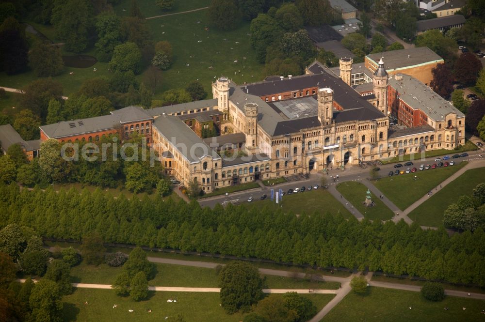 Hannover from the bird's eye view: Building of the Castle Main Building, now the seat of the Gottfried Wilhelm Leibniz University in Hanover. The Main Building is since 1879 the seat of the Gottfried Wilhelm Leibniz University Hannove in Lower Saxony