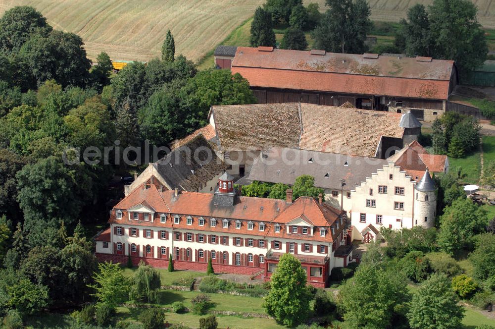 Aerial image Ingelheim - Blick auf das Schloss Westerhaus. Das Schloss Westerhaus ist das größte Hofgut Rheinhessens. Es steht auf dem Westerberg nahe Groß-Winternheim bei Ingelheim am Rhein. Es wird angenommen, dass die Gründung in Zusammenhang mit der Gründung der Kaiserpfalz Karls des Großen in Ingelheim im 8. Jahrhundert steht. Über 600 Jahre residierten die Grafen von Bolanden und Ingelheim in Schloss Westerhaus. Heute ist das Weingut Schloss Westerhaus der bekannteste Teil des Hofguts. Seit 2008 führen in vierter Generation Ivonne Gräfin von Schönburg-Glauchau (geb. von Opel) und ihr Mann Johannes Graf von Schönburg-Glauchau das Weingut Schloss Westerhaus. Kontakt: Tel. +49(0)6130 6674, Email: info@schloss-westerhaus.de