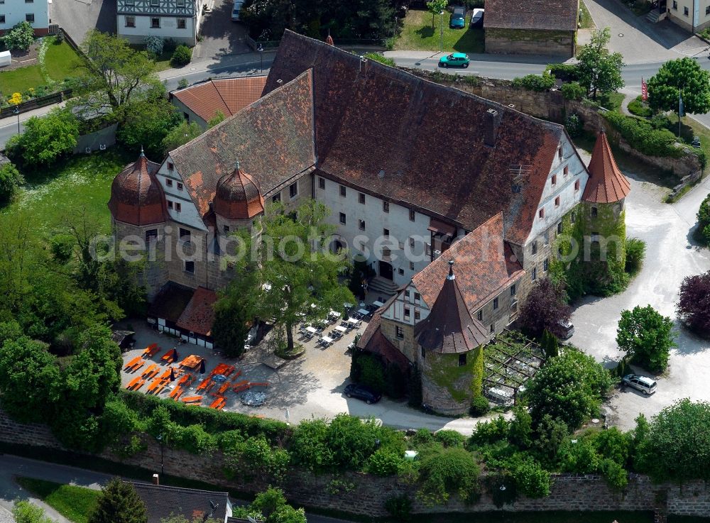 Aerial photograph Wiesenthau - Wiesenthau Castle in the town of Wiesenthau in the state of Bavaria. The castle is located on the north eastern edge of the district. The renaissance building is a three winged compound with four towers at the corners dated back to the 16th century. It is used as a restaurant, cottage and hotel today