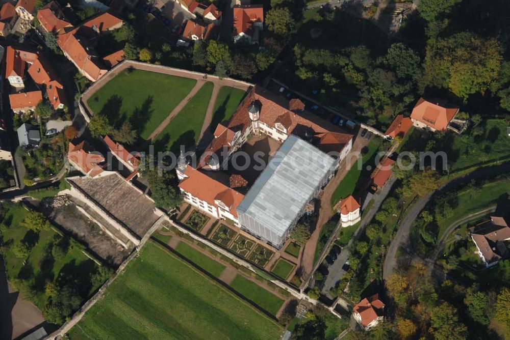 Schmalkalden from above - Blick auf das Schloss Wilhelmsburg. Das Schloss gilt aufgrund seiner umfassend erhaltenen Außenanlagen, der originalen Raumstruktur mit farben-prächtigen Wandmalereien und herrlicher Stuckatur als bedeutendes Denkmal der Renaissance-Baukunst. Kontakt: Schlossberg 9, 98574 Schmalkalden; Tel. 03683/ 403186