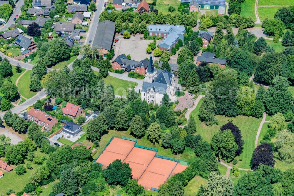 Aerial image Tremsbüttel - Palace complex in Tremsbuettel in the state Schleswig-Holstein, Germany