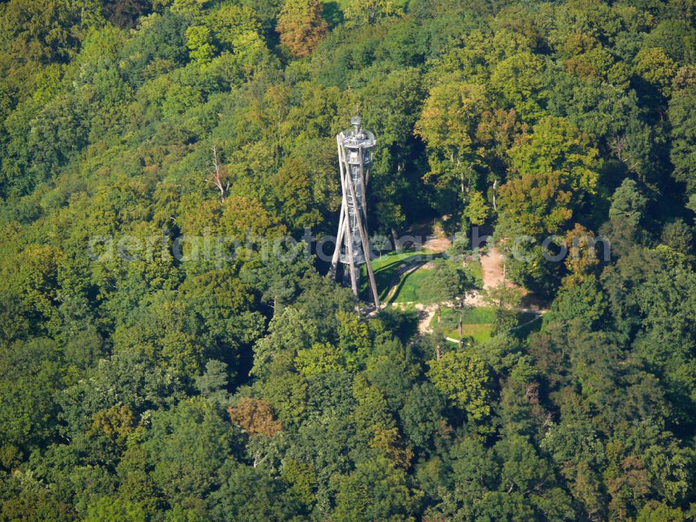 Aerial image Freiburg im Breisgau - Der Aussichtsturm Schlossbergturm auf dem Schlossberg am Rand der Altstadt von Freiburg, Baden-Wuerttemberg. The viewing tower Schlossbergturm on the hill Schlossberg at the edge of the historic city in Freiburg, Baden-Wuerttemberg.