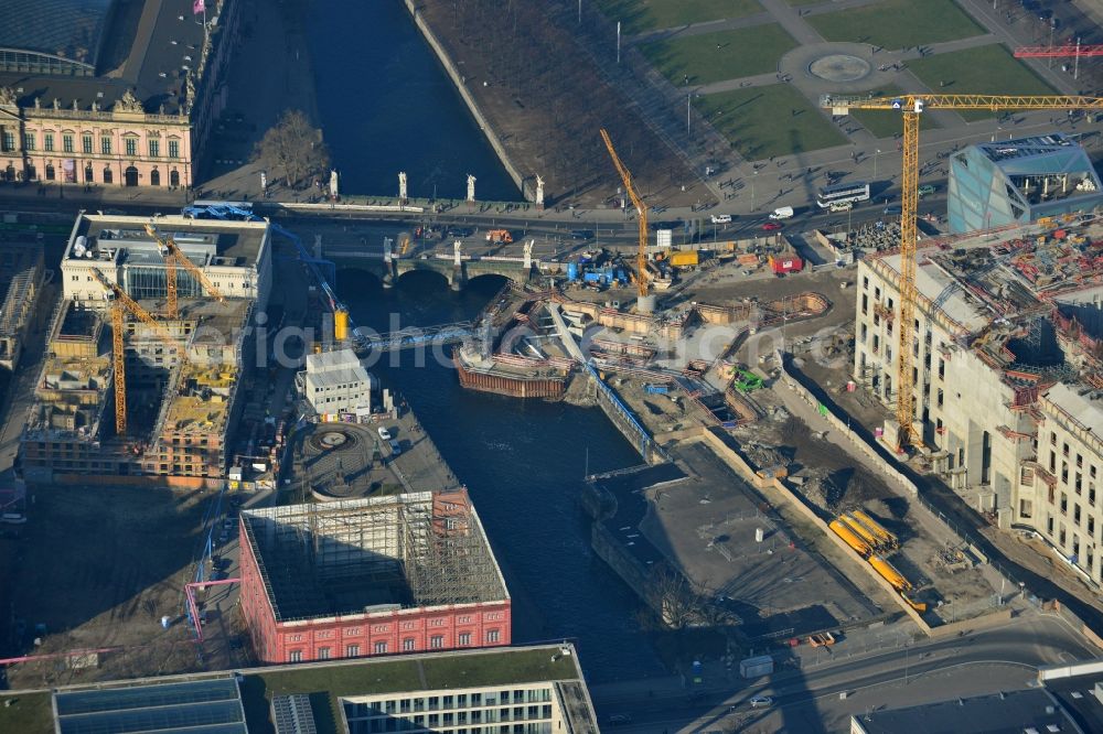 Aerial image Berlin - Schlossbruecke across the Kupfergraben in the German Historical Museum in Berlin-Mitte