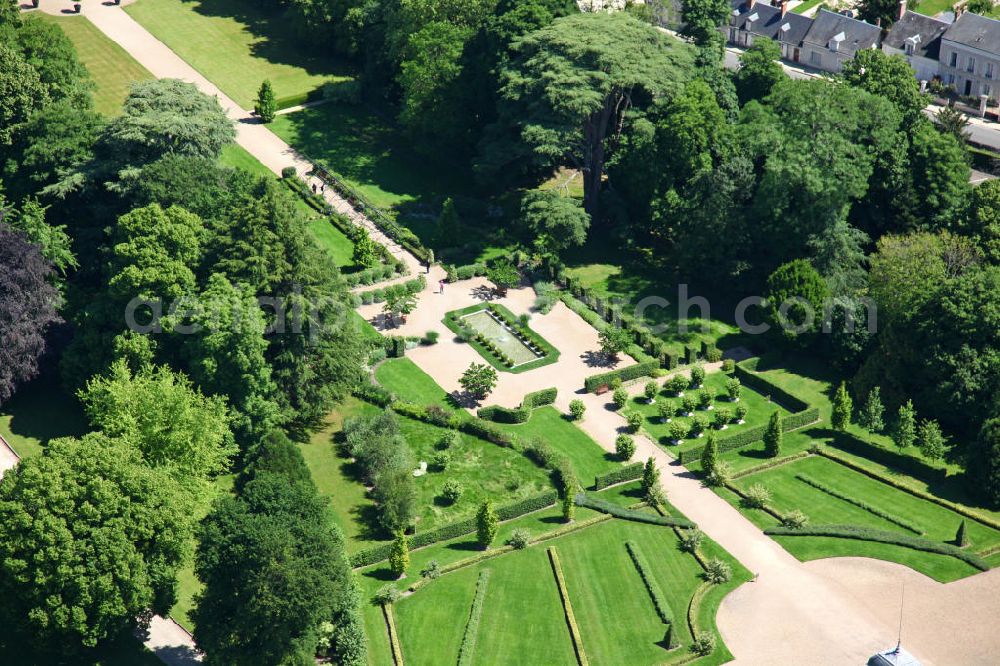 Aerial photograph Cheverny - Blick auf den Schlossgarten des Schloss Cheverny, ein Loireschloss in der Ortschaft Cheverny, wenige Kilometer südlich der Stadt Bloi. Das Schloss wurde zwischen 1620 und 1630 im frühen und strengen klassizistischen Barockstil von Jacques Bougier errichtet. View to the Castle Cheverny in the district Departement Loir-et-Cher of the region Centre. The castle was built between 1620 and 1630 in a classicistic baroque style by Jacques Bougier.