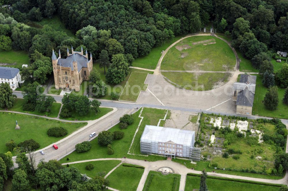 Neustrelitz from the bird's eye view: Schlossgelände an der Hertelstraße in Neustrelitz, Mecklenburg-Vorpommern. Es ist geprägt durch die Schlosskirche und eine Zeltkonstruktion vom ehemaligen Neustrelitzer Residenzschloss. Castle ground at the street Hertelstrasse in Neustrelitz, Mecklenburg-Western Pomerania. It is characterized by the castle church and a tent construction of the former castle of Neustrelitz.