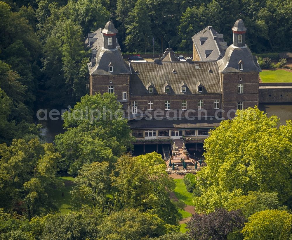 Aerial photograph Essen - The castle hotel Hugenpoet in Essen in the state North Rhine-Westphalia. The moated castle is located at the Thyssenstrasse