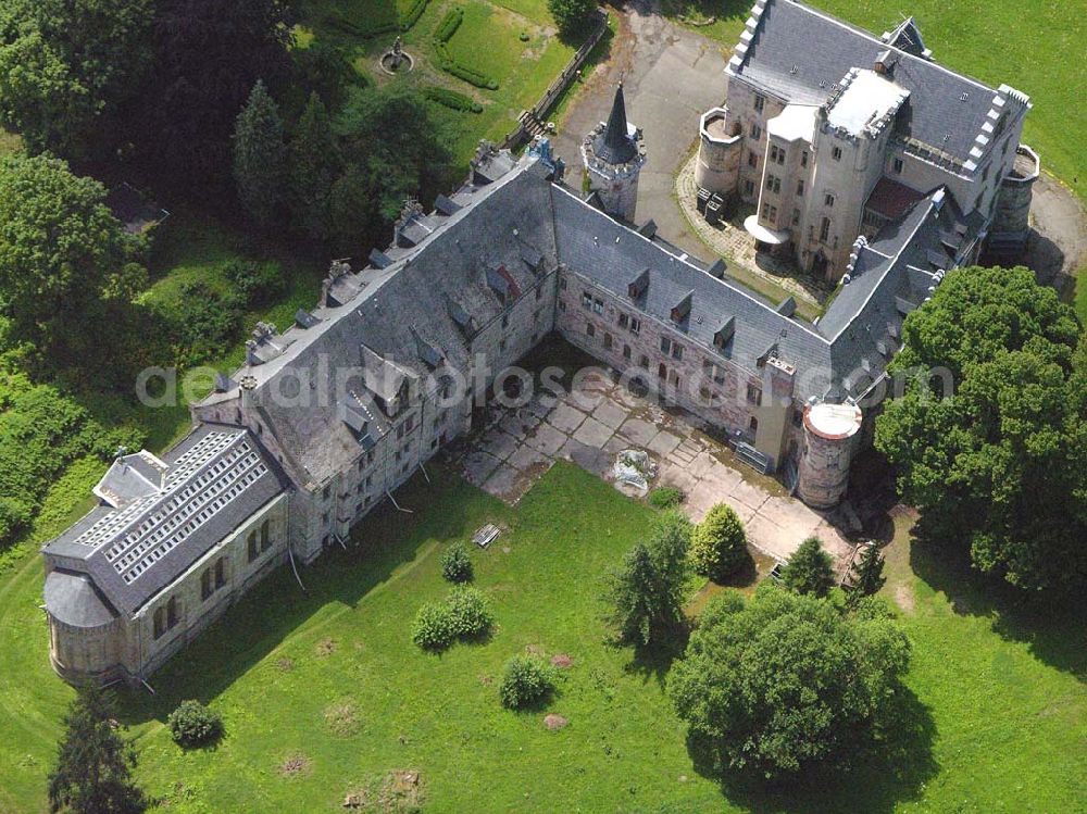 Friedrichroda / Thüringen from above - Schloßhotel Rheinhardtsbrunnen in Friedrichroda / Thüringen. Runde 450 Jahre, von 1085 bis in das erste Drittel des 16. Jahrhundert befand sich an der Stelle des heutigen Schlosses Reinhardsbrunn ein Kloster gleichen Namens. Es verdankt seine Entstehung dem Aufbruch im hohen Mittelalter, der ganz Europa erfaßte und besonders in Thüringen mit den Ludowingern verbunden ist. EMAIL: post@schloss-reinhardsbrunn.com