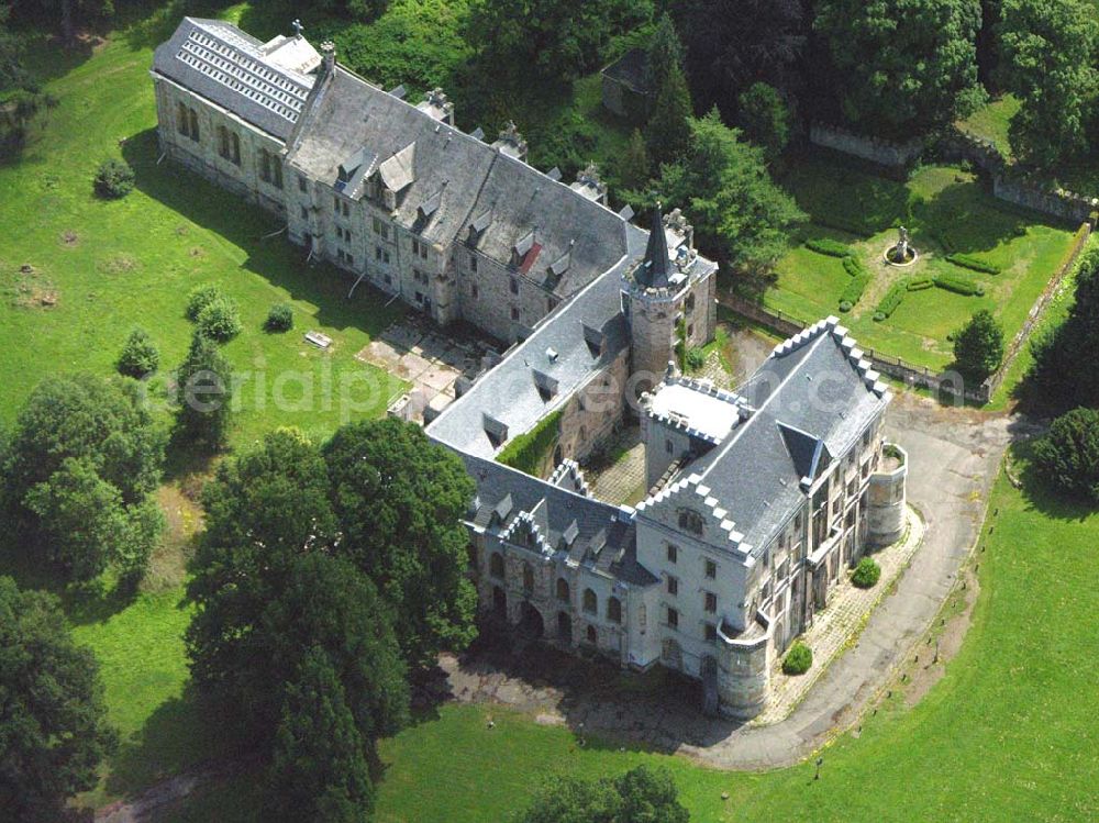 Aerial image Friedrichroda / Thüringen - Schloßhotel Rheinhardtsbrunnen in Friedrichroda / Thüringen. Runde 450 Jahre, von 1085 bis in das erste Drittel des 16. Jahrhundert befand sich an der Stelle des heutigen Schlosses Reinhardsbrunn ein Kloster gleichen Namens. Es verdankt seine Entstehung dem Aufbruch im hohen Mittelalter, der ganz Europa erfaßte und besonders in Thüringen mit den Ludowingern verbunden ist. EMAIL: post@schloss-reinhardsbrunn.com