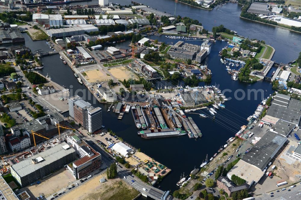 Hamburg from above - Castle Island Harburg in the inland harbour Harburg in Hamburg and is also the location of the Port technology Harburg of the Hamburg Port Authority HPA