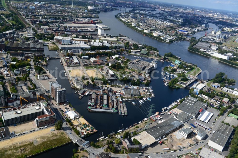 Aerial photograph Hamburg - Castle Island Harburg in the inland harbour Harburg in Hamburg and is also the location of the Port technology Harburg of the Hamburg Port Authority HPA