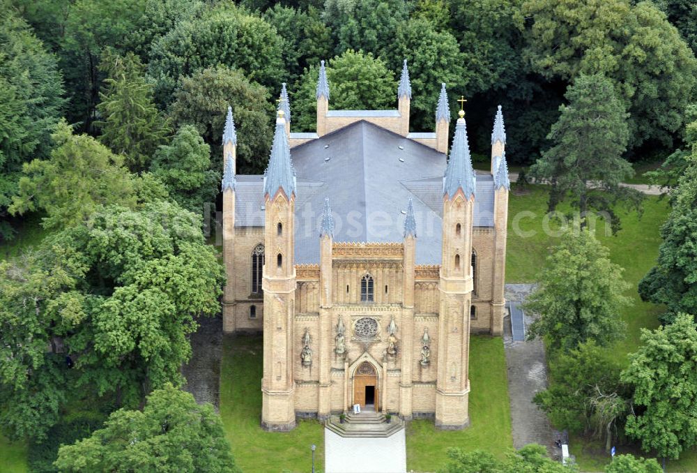 Aerial photograph Neustrelitz - Schlosskirche an der Hertelstraße in Neustrelitz, Mecklenburg-Vorpommern. Das Gebäude ist Eigentum der Stadt und heutzutage keine Kirche mehr, es wird für Ausstellungen und Konzerte genutzt. Castle church at the street Hertelstrasse in Neustrelitz, Mecklenburg-Western Pomerania. The building is property of the town and not a church anymore, nowadays it is used for exhibitions and concerts.