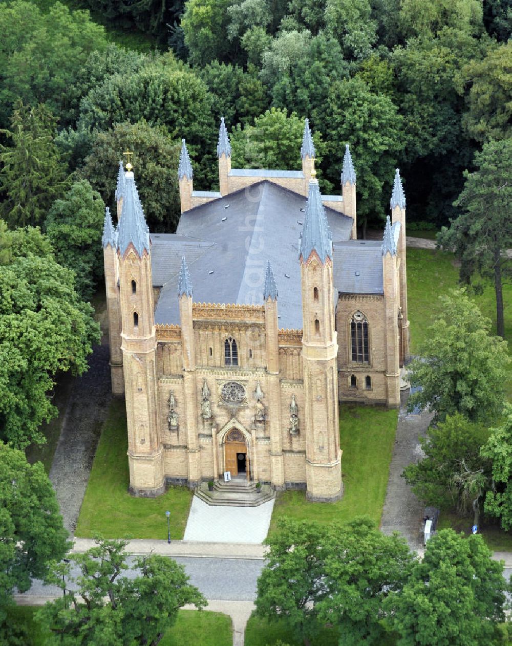 Neustrelitz from above - Schlosskirche an der Hertelstraße in Neustrelitz, Mecklenburg-Vorpommern. Das Gebäude ist Eigentum der Stadt und heutzutage keine Kirche mehr, es wird für Ausstellungen und Konzerte genutzt. Castle church at the street Hertelstrasse in Neustrelitz, Mecklenburg-Western Pomerania. The building is property of the town and not a church anymore, nowadays it is used for exhibitions and concerts.