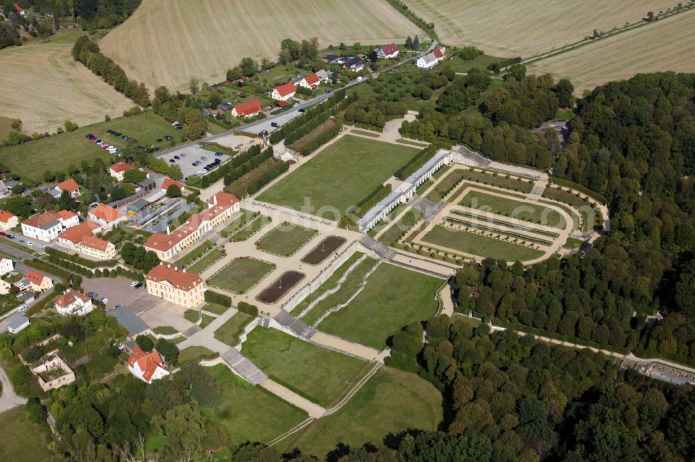 Aerial photograph Heidenau - Paths and green areas of the park area of the castle park Barockgarten Grosssedlitz on street Parkstrasse in Heidenau in the state Saxony, Germany