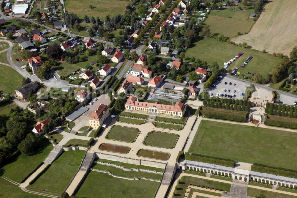 Aerial photograph Heidenau - Paths and green areas of the park area of the castle park Barockgarten Grosssedlitz on street Parkstrasse in Heidenau in the state Saxony, Germany