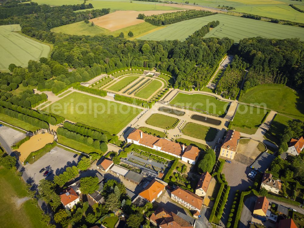 Aerial photograph Heidenau - Paths and green areas of the park area of the castle park Barockgarten Grosssedlitz on street Parkstrasse in Heidenau in the state Saxony, Germany