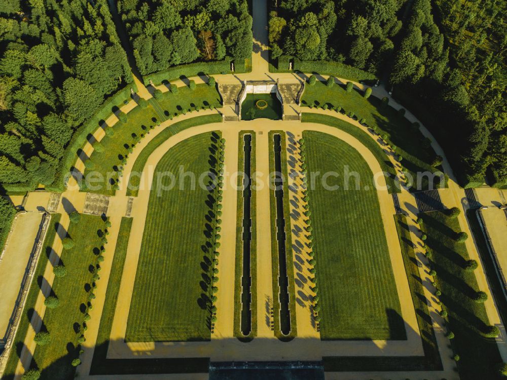 Aerial image Heidenau - Paths and green areas of the park area of the castle park Barockgarten Grosssedlitz on street Parkstrasse in Heidenau in the state Saxony, Germany