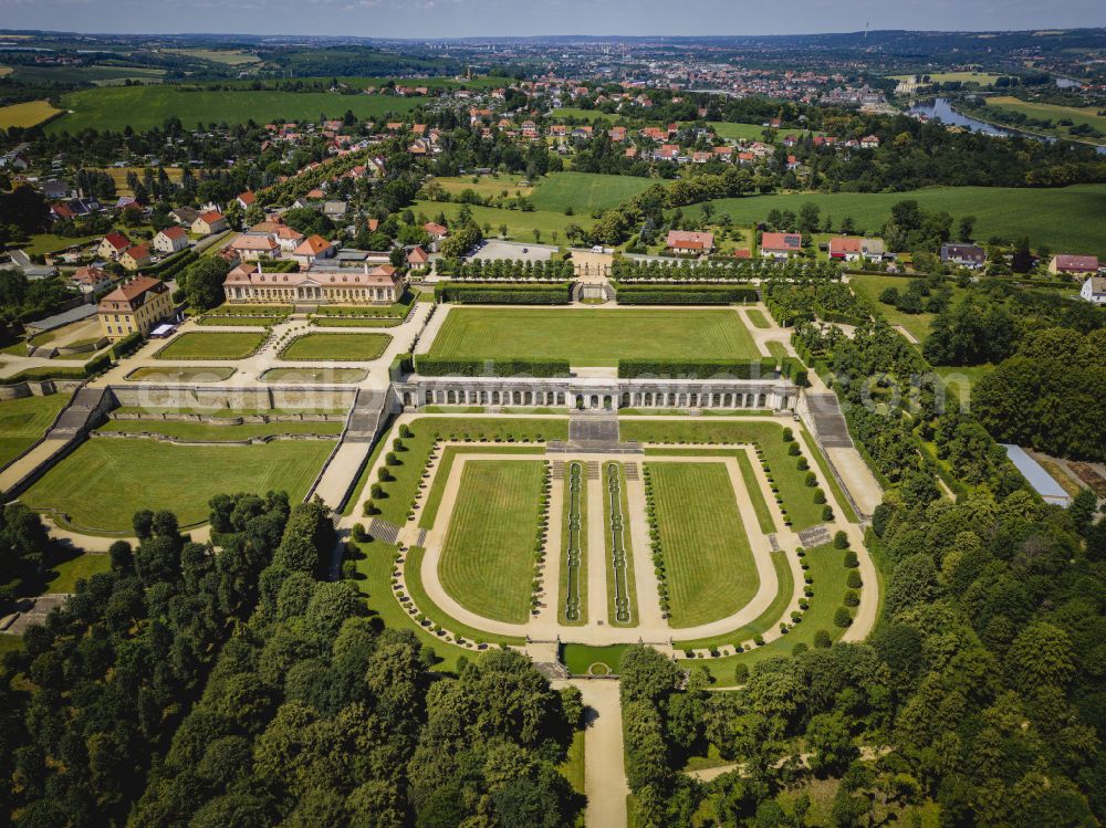 Aerial photograph Heidenau - Paths and green areas of the park area of the castle park Barockgarten Grosssedlitz on street Parkstrasse in Heidenau in the state Saxony, Germany